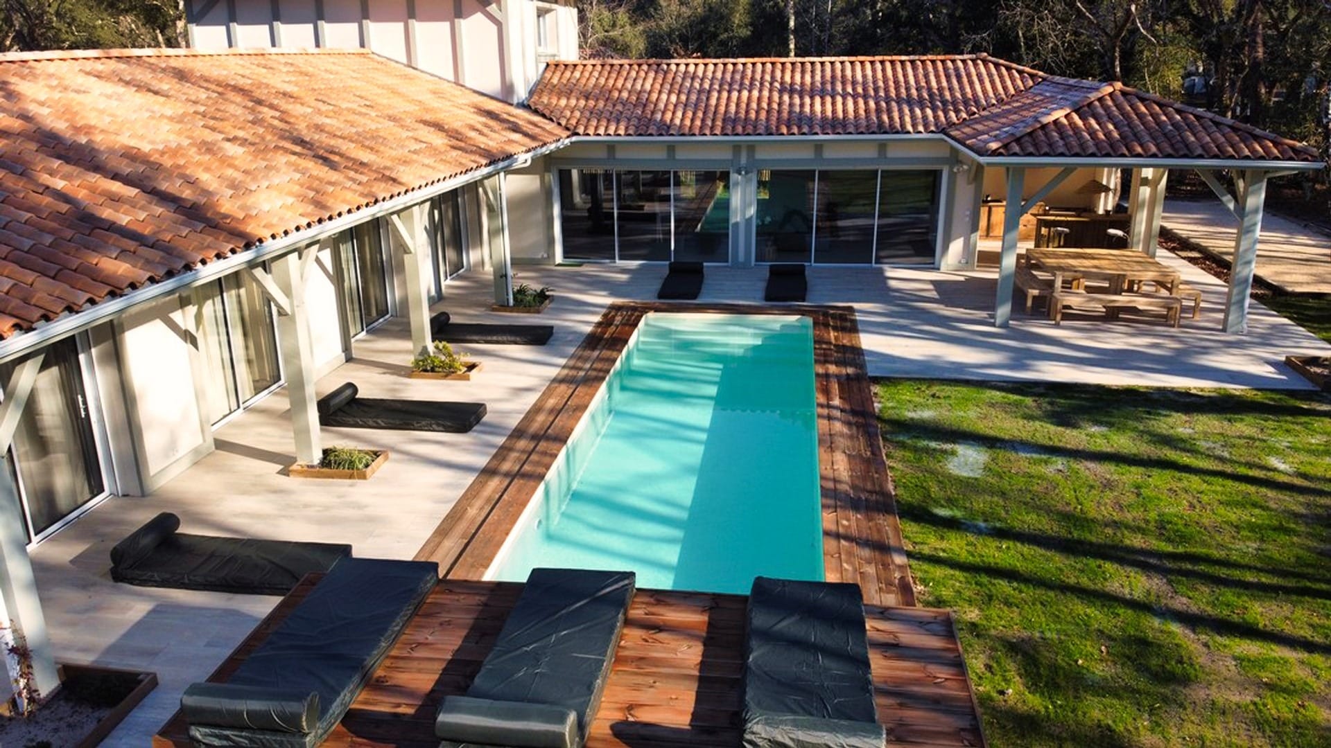 Maison haut de gamme à Moliets (40) avec piscine, 5 chambres et patio extérieur - Maison Landes Habitat Maison Moliets